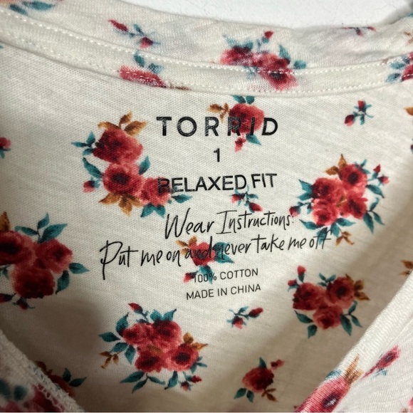 Torrid floral t-shirt relaxed fit 100% cotton size 1 - Picture 2 of 3